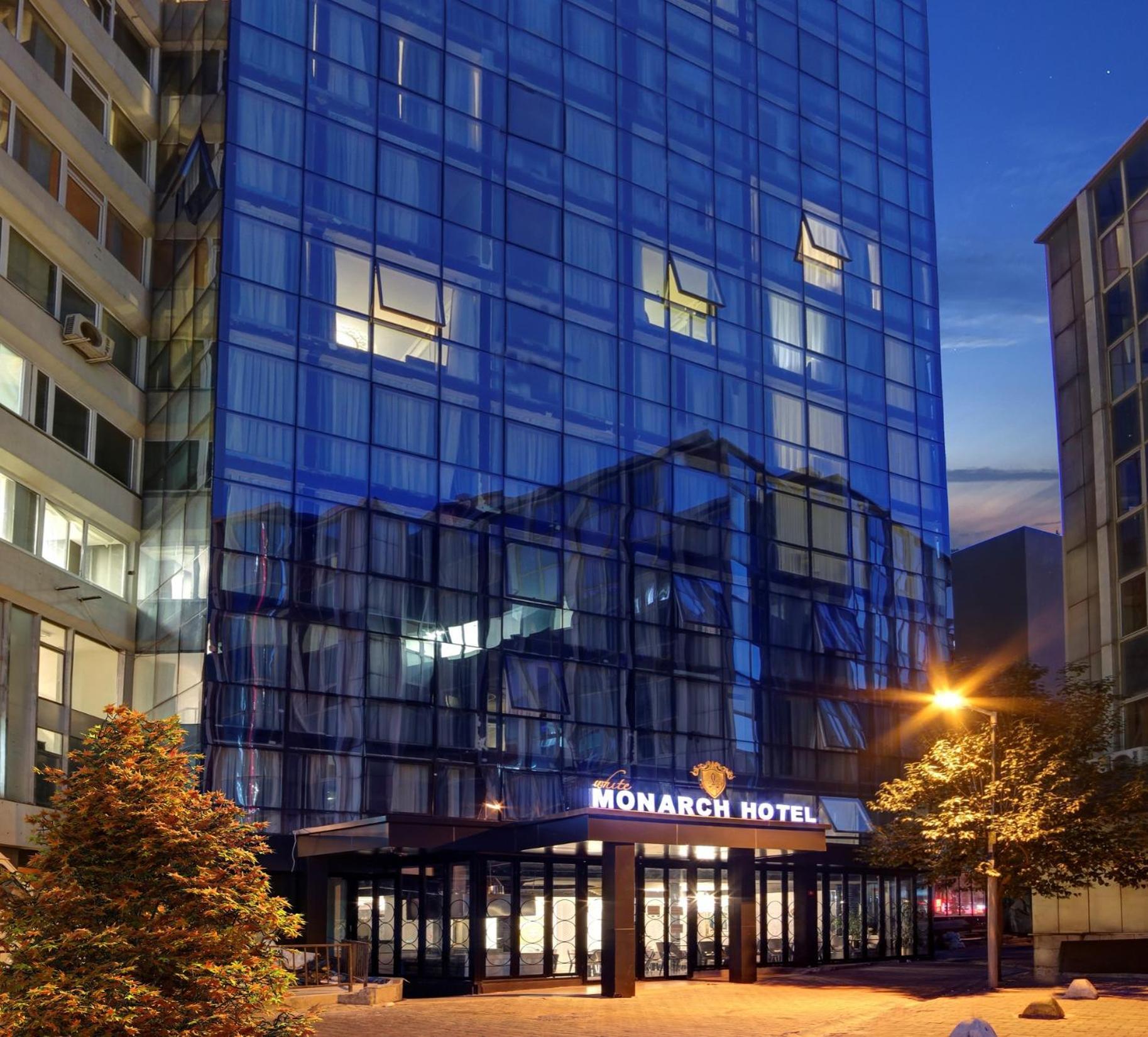 Otel White Monarch